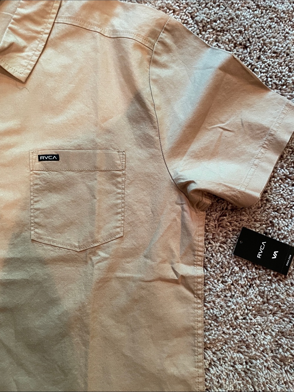 Nwt RVCA Short Sleeve Button-Down Shirt in Light Tan size large - Picture 2 of 2
